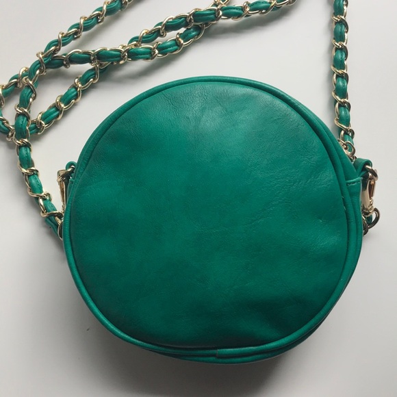 🌲Emerald green round crossbody with tassel - Picture 2 of 4